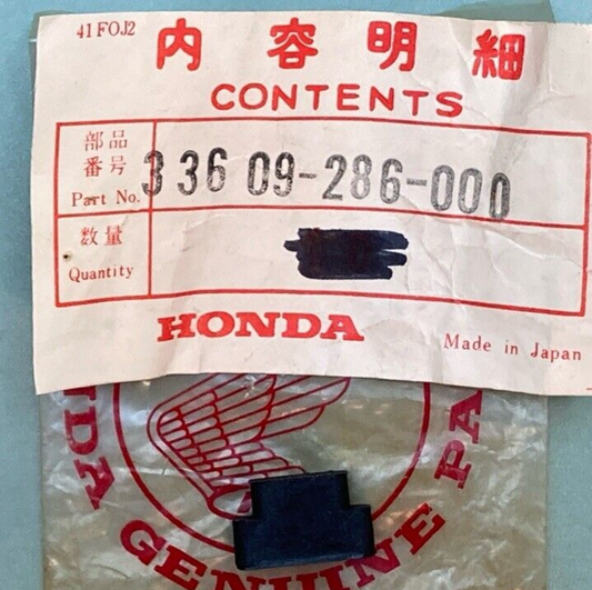 NEW GENUINE HONDA 33609-286-000 RUBBER, RR. TURN SIGNAL SETTING