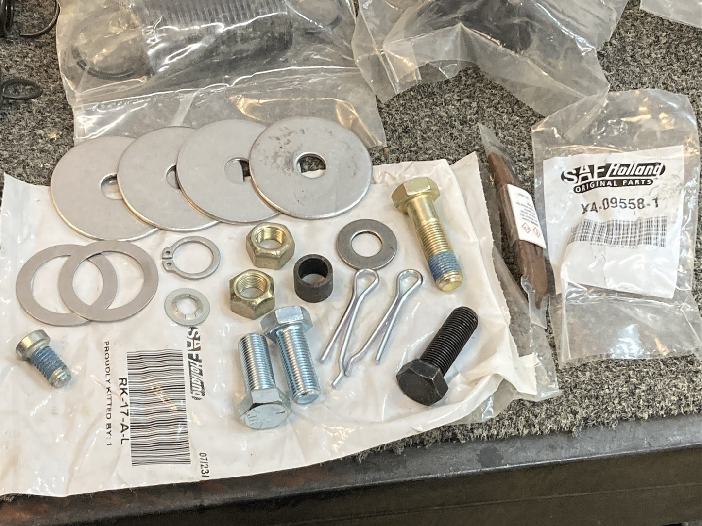 NEW SAF HOLLAND RK-17-A-L FIFTH WHEEL REBUILD KIT, INCOMPLETE KIT