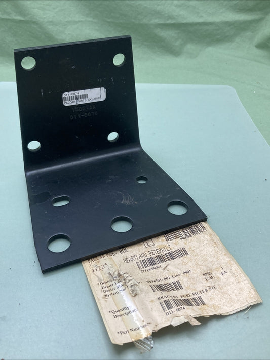 NEW PACCAR D11-6074 BRACKET-FUEL FILTER STL
