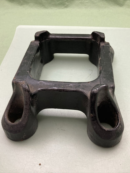 PETERBILT 03-04901 BRACKET-AXLE CLAMP AIR LEAF