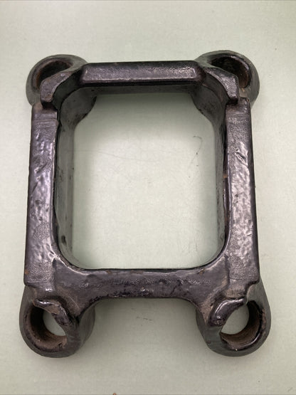 PETERBILT 03-04901 BRACKET-AXLE CLAMP AIR LEAF