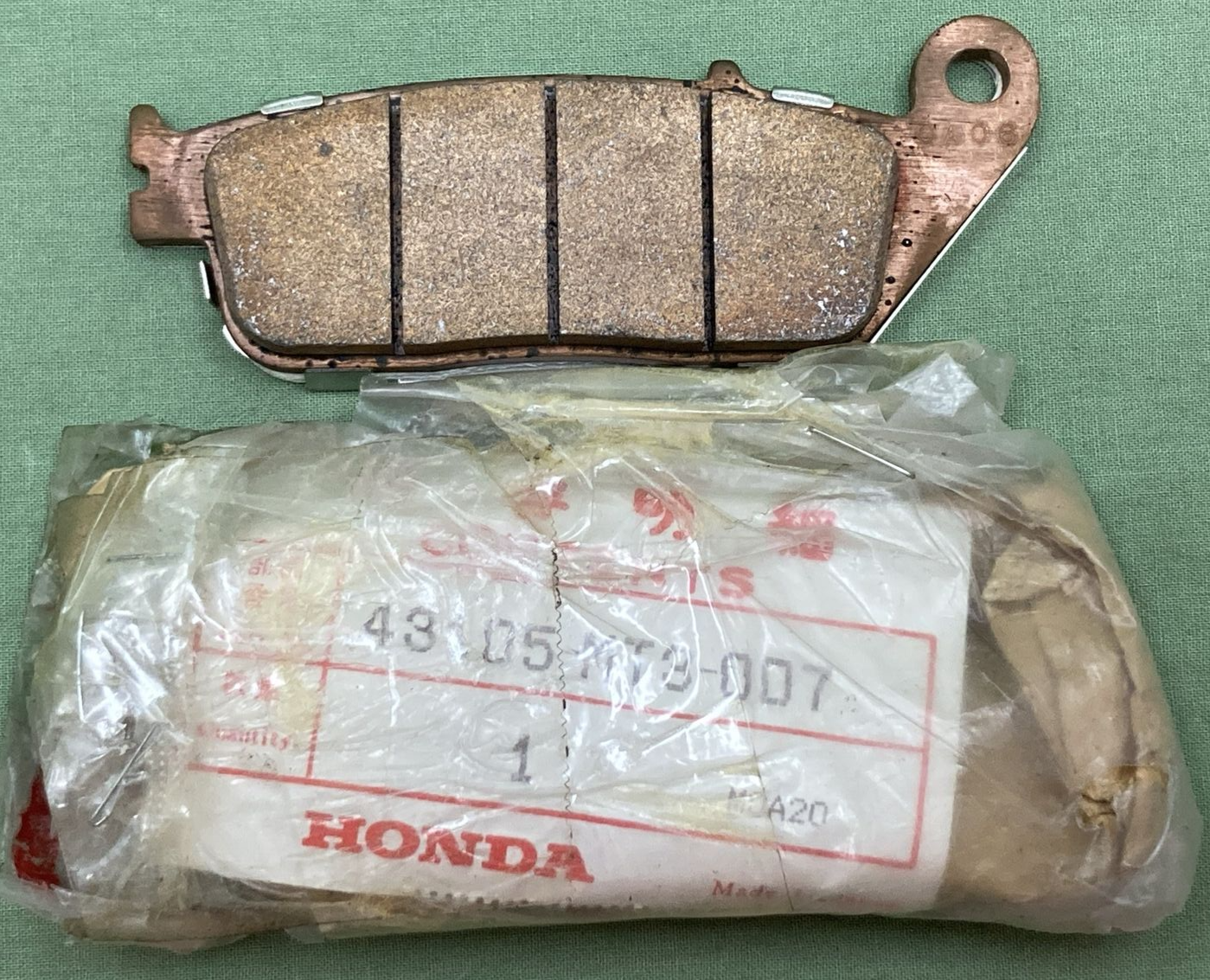 NEW GENUINE HONDA 43105-MT3-007 REAR BRAKE PAD A