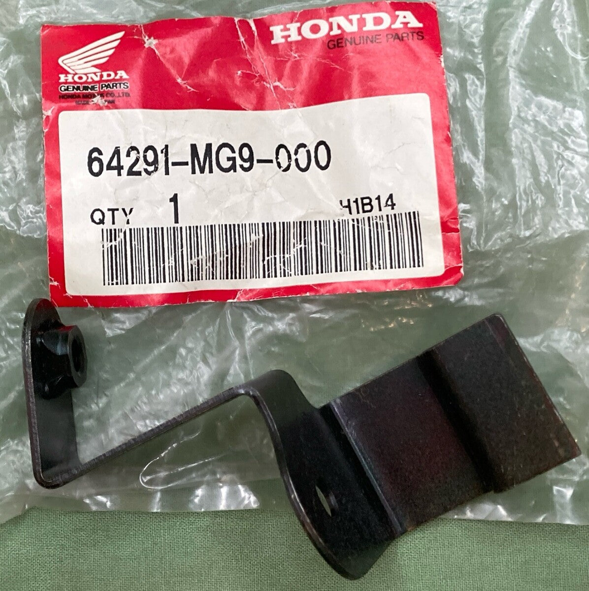 NEW GENUINE HONDA 64291-MG9-000 STAY, R. FR. COWL (LOWER)