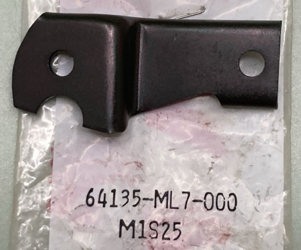 NEW GENUINE HONDA 64135-ML7-000 PLATE LEFT FRONT TURN SIGNAL SETTING