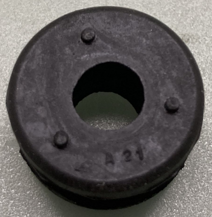 NEW GENUINE HONDA 61315-958-000 FRONT FORK FENDER HEADLIGHT MOUNTING RUBBER
