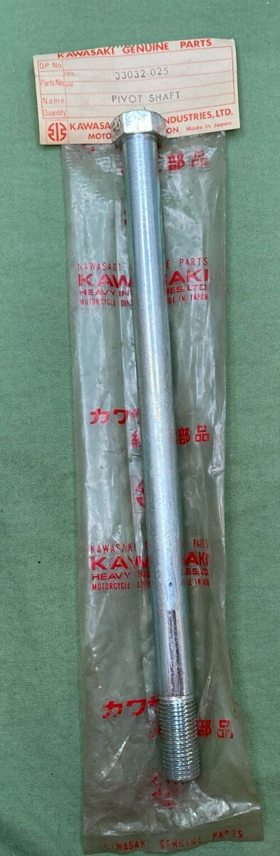 NEW GENUINE KAWASAKI 33032-025 SHAFT-SWING ARM PIVO