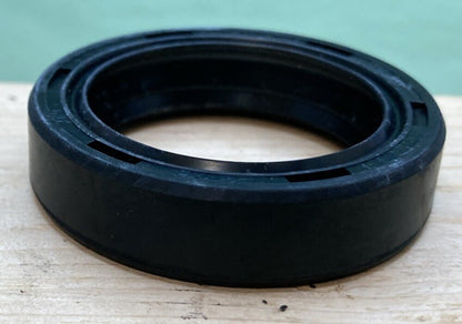 NEW GENUINE KAWASAKI 44009-025  OIL SEAL