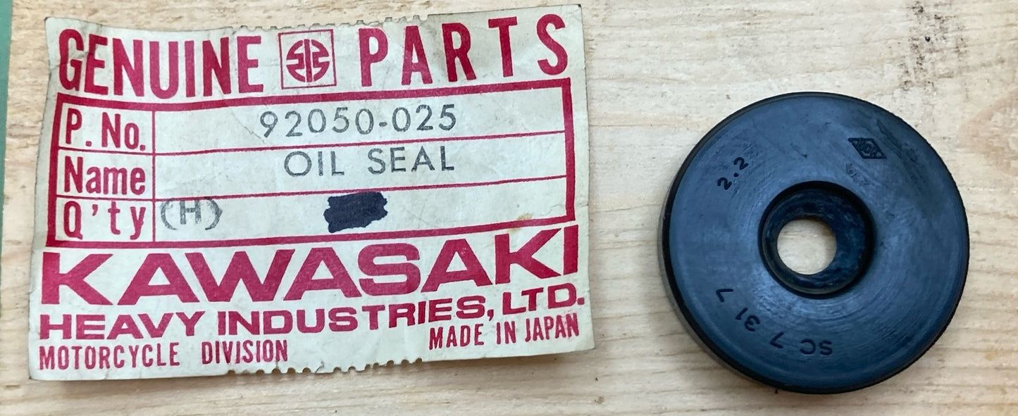 NEW GENUINE KAWASAKI 92050-025 OIL SEAL SC7317