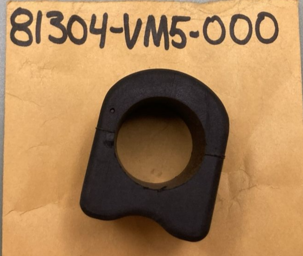NEW REPLACES HONDA 81304-VM5-000 RUBBER FRONT CARRIER MOUNTING ATV