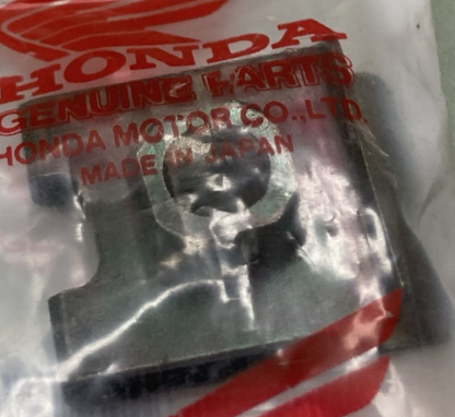 NEW GENUINE HONDA 80105-KC5-000 CLIP NUT MUFFLER