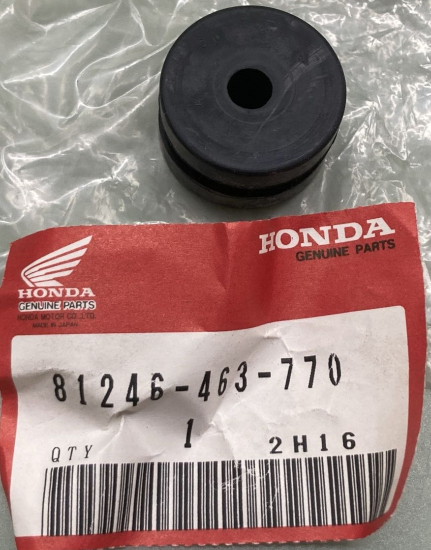 NEW GENUINE HONDA 81246-463-770 SADDLEBAG SETTING RUBBER A
