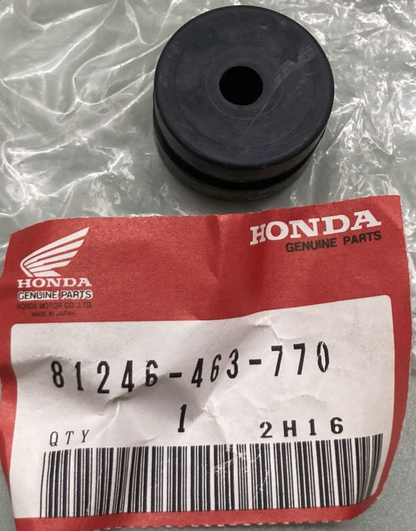 NEW GENUINE HONDA 81246-463-770 SADDLEBAG SETTING RUBBER A