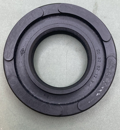 NEW GENUINE KAWASAKI 92056-001 OIL SEAL CRANKSHAFT