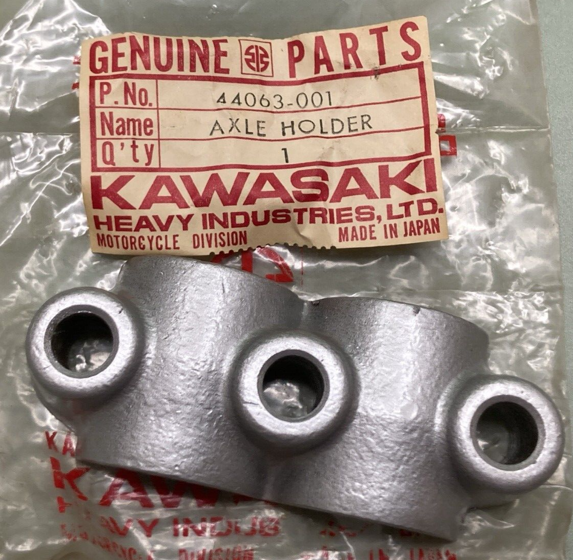 NEW GENUINE KAWASAKI 44063-001 HOLDER FRONT FORK AXLE