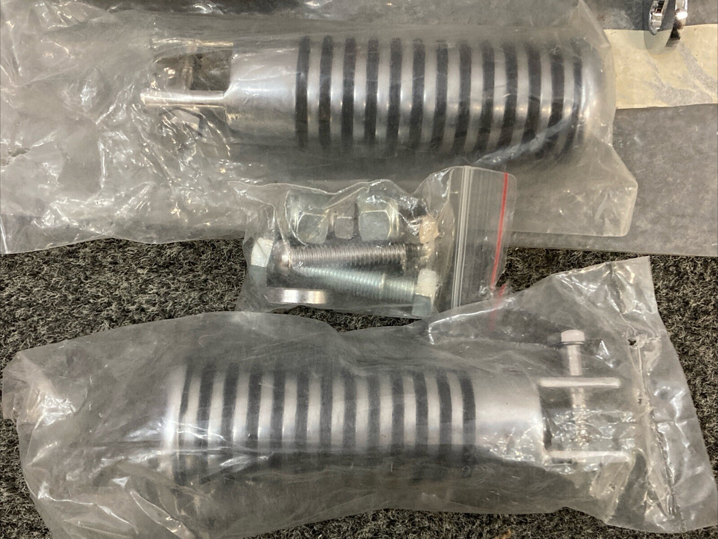 NEW V twin 49-0414 Chrome Forward 18.25" Highway Bar Kit W/ Foot Pegs HD 1984-03