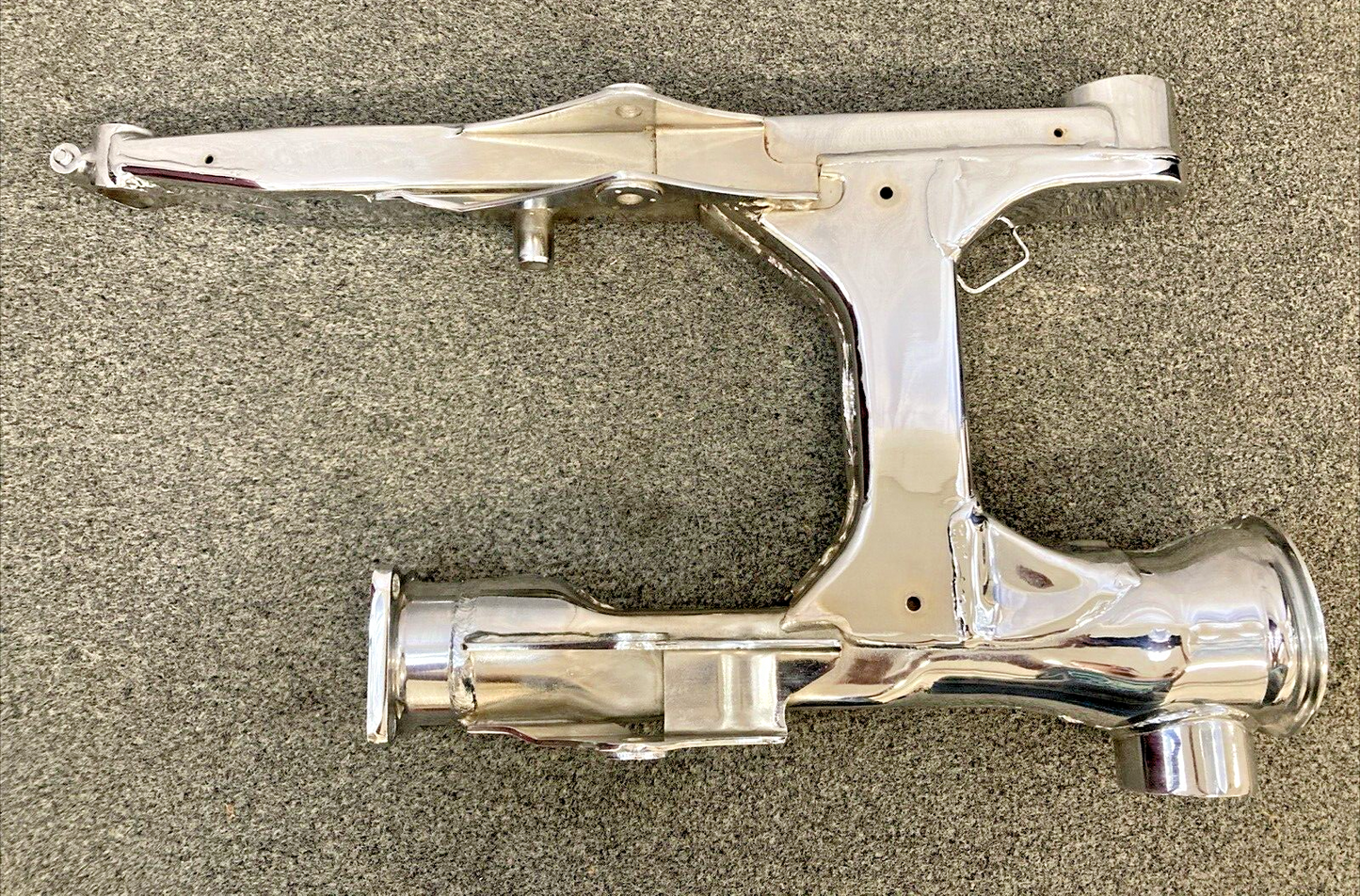 NEW YAMAHA 26H-W2211-00-35 CHROME REAR ARM COMP VENTURE XVZ1200 1985-1992