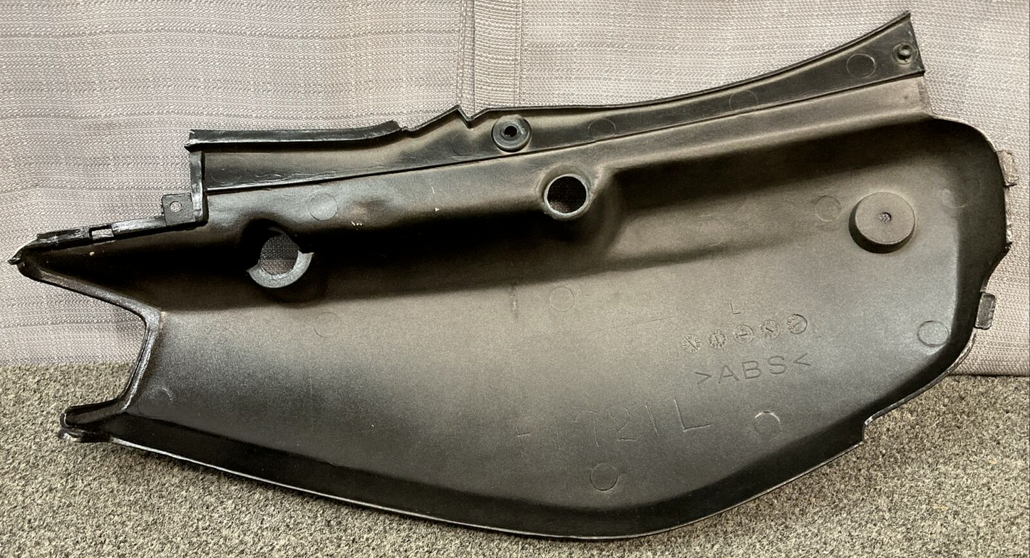 NEW GENUINE YAMAHA 4VP-XF172-31-P8 COVER SIDE 2