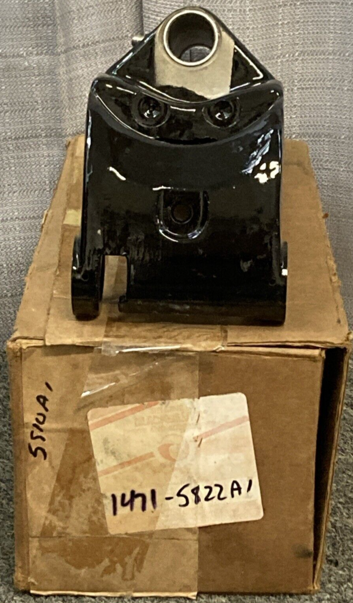 NEW GENUINE MERCURY QUICKSILVER 1471-5822A1 SWIVEL BRACKET OUTBOARD 4-9.8 40 HP