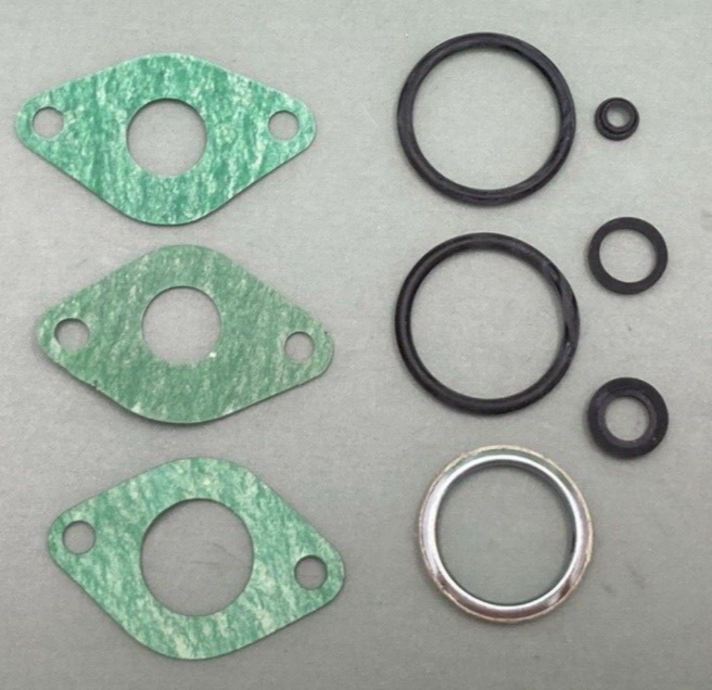 NEW GENUINE HONDA 06110-098-T70 GASKET SET - SEE PHOTOS FOR PARTS INCLUDED