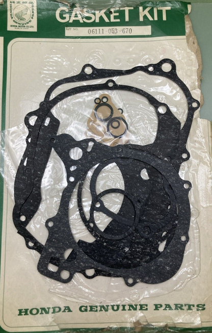 NEW GENUINE HONDA 06111-053-670 GASKET SET - SEE PHOTOS - COMPLETE