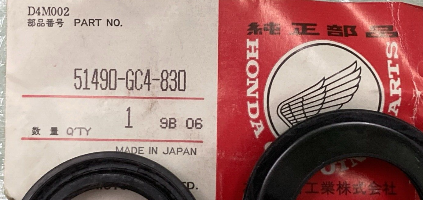 NEW GENUINE HONDA 51490-GC4-830 FORK SEAL SET