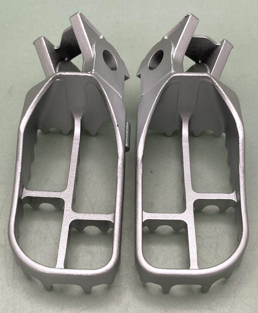 NEW GENUINE KAWASAKI 34028-5021 STEP KIT RIGHT AND LEFT