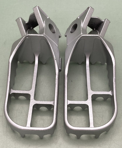 NEW GENUINE KAWASAKI 34028-5021 STEP KIT RIGHT AND LEFT