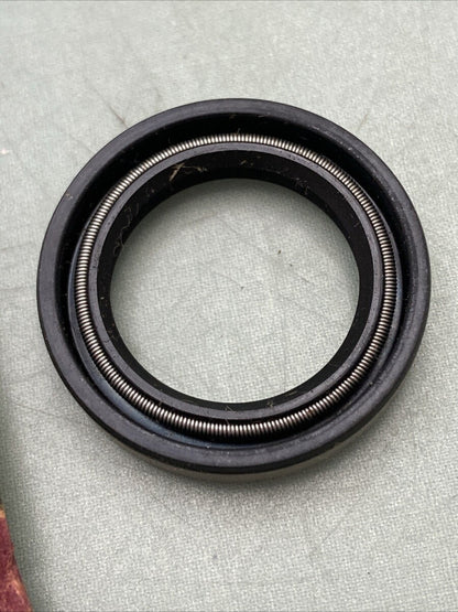 NEW GENUINE MERCURY QUICKSILVER 26-56747 OIL SEAL
