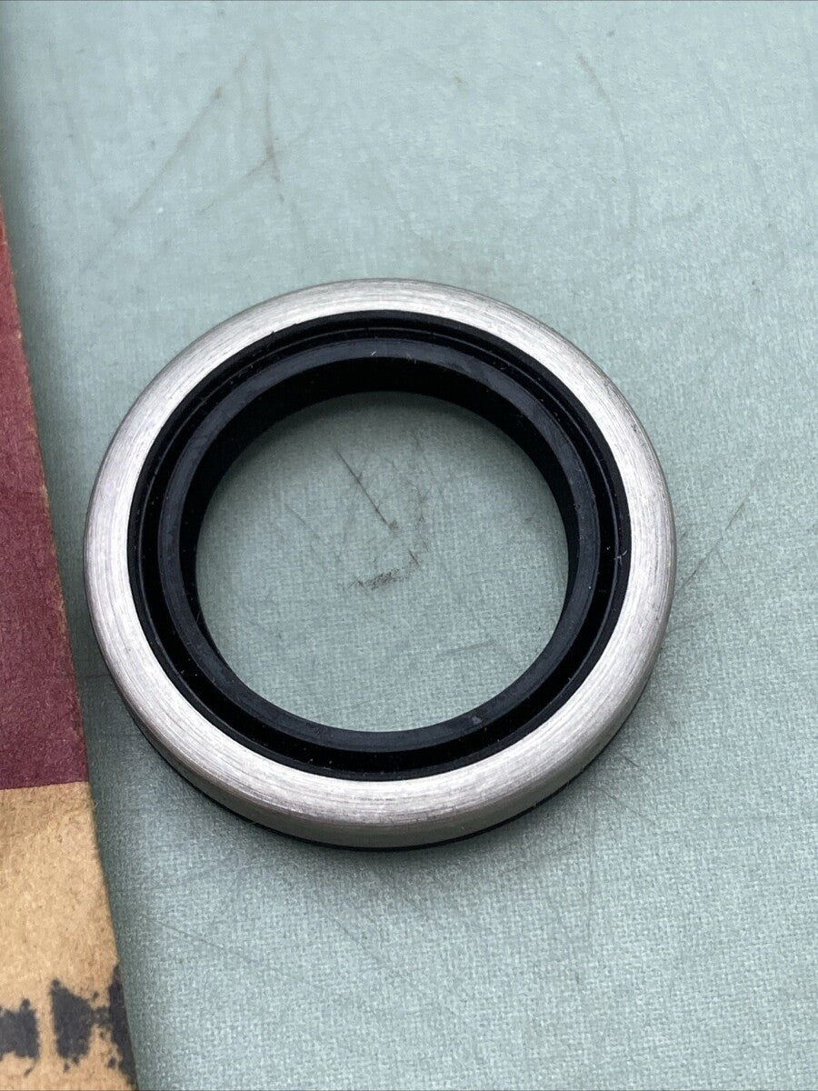 NEW GENUINE MERCURY QUICKSILVER 26-56747 OIL SEAL