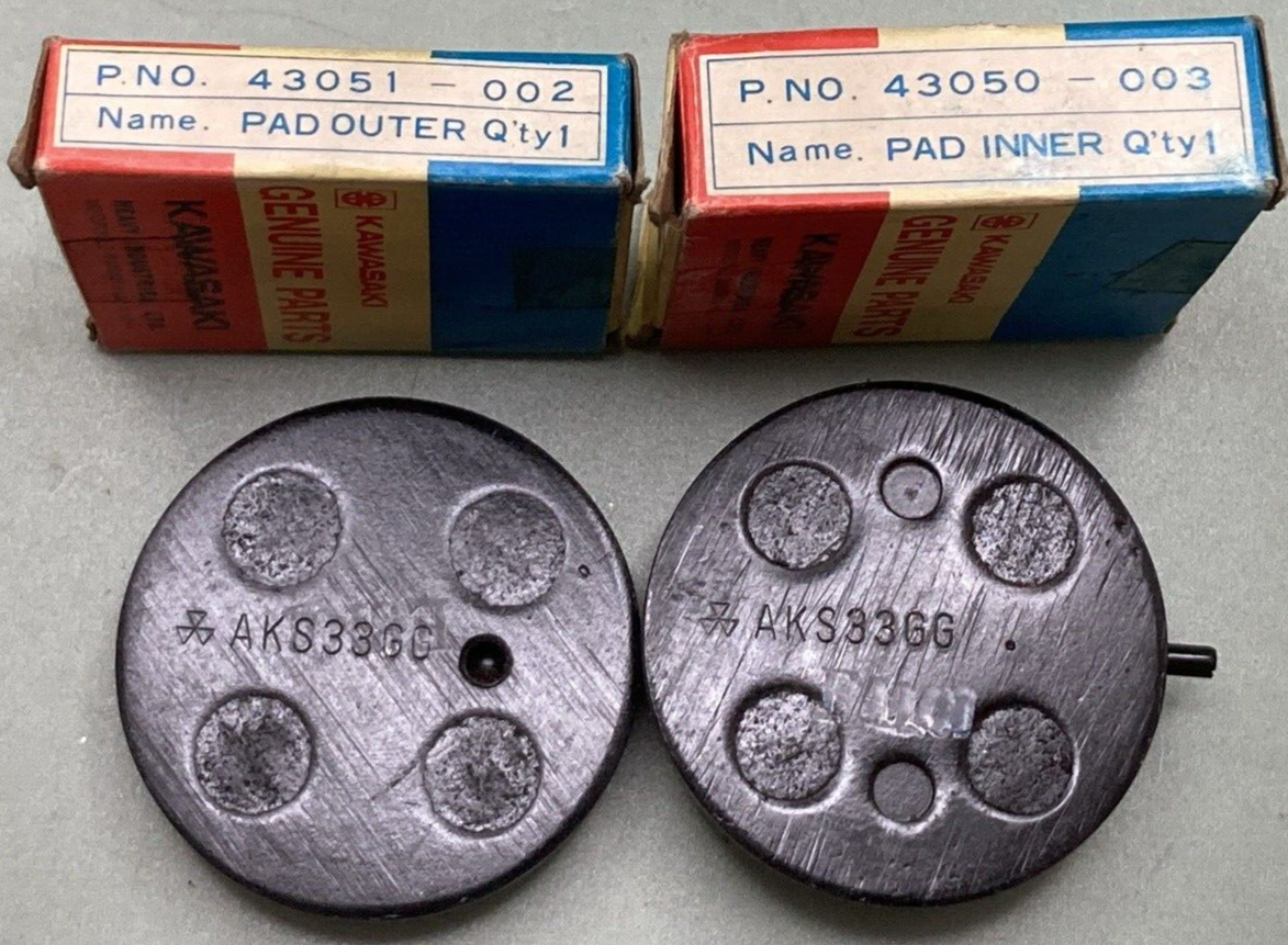 NEW GENUINE KAWASAKI 43051-002 OUTER 43050-003 INNER BRAKE PAD SET