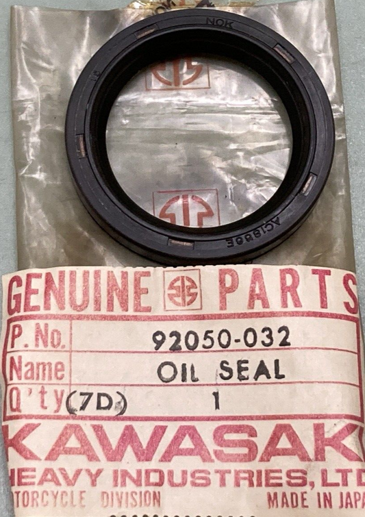 NEW GENUINE KAWASAKI 92050-032 OIL SEAL