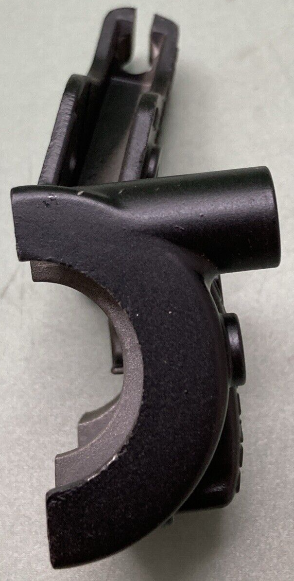 NEW GENUINE KAWASAKI 46022-017 CASE HANDLEBAR RIGHT LOWER