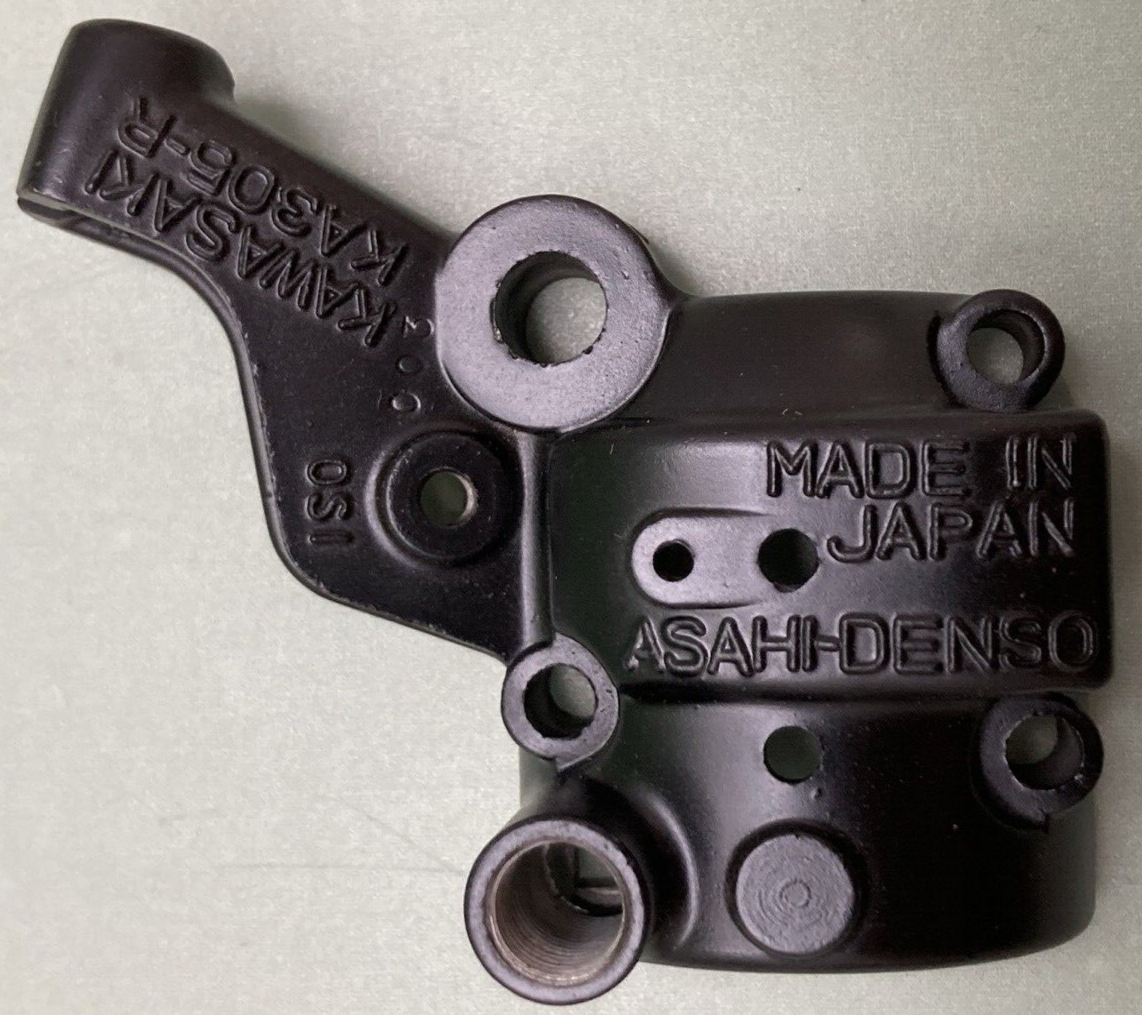 NEW GENUINE KAWASAKI 46022-017 CASE HANDLEBAR RIGHT LOWER