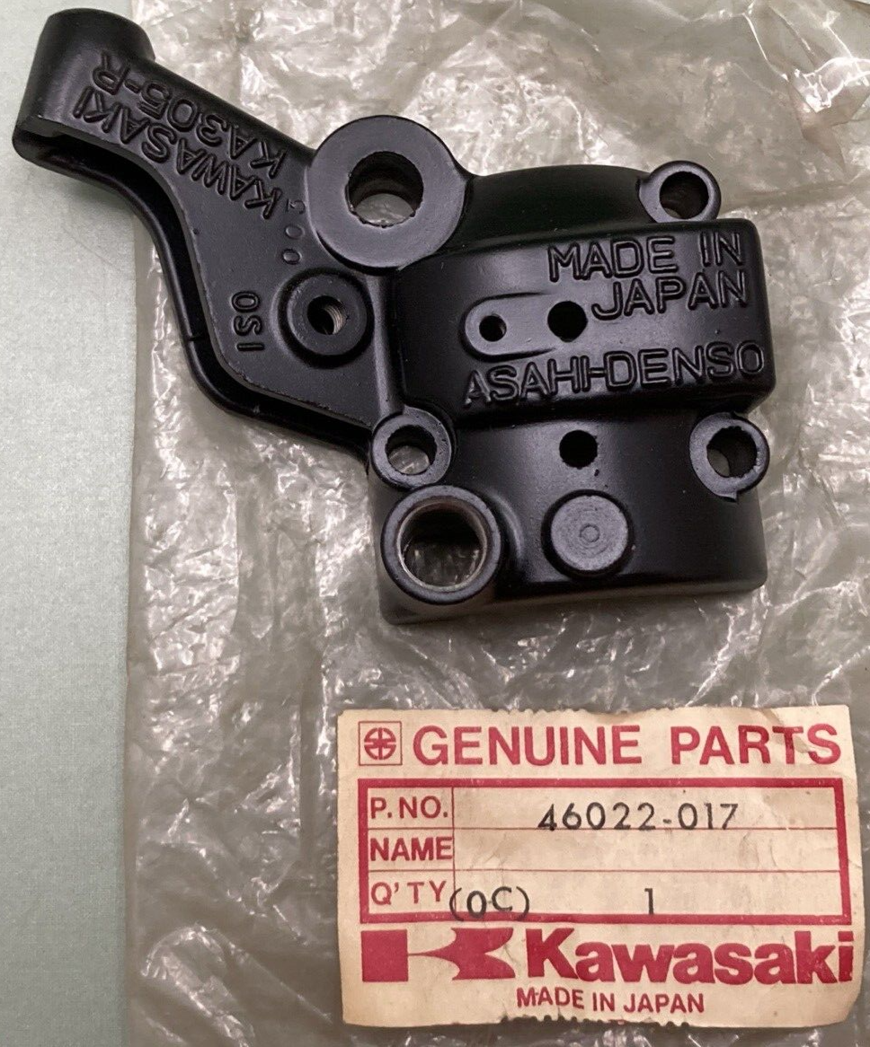 NEW GENUINE KAWASAKI 46022-017 CASE HANDLEBAR RIGHT LOWER