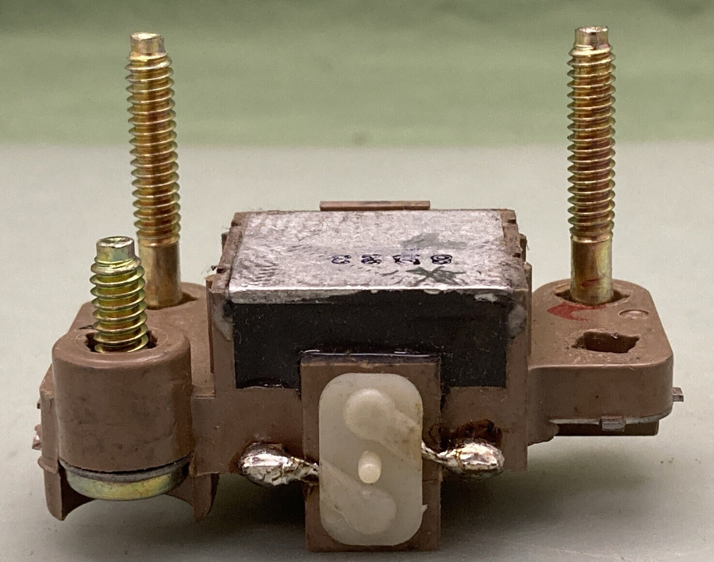 NEW GENUINE MERCURY QUICKSILVER 811883T REGULATOR ASM ALT ALPHA/BRAVO