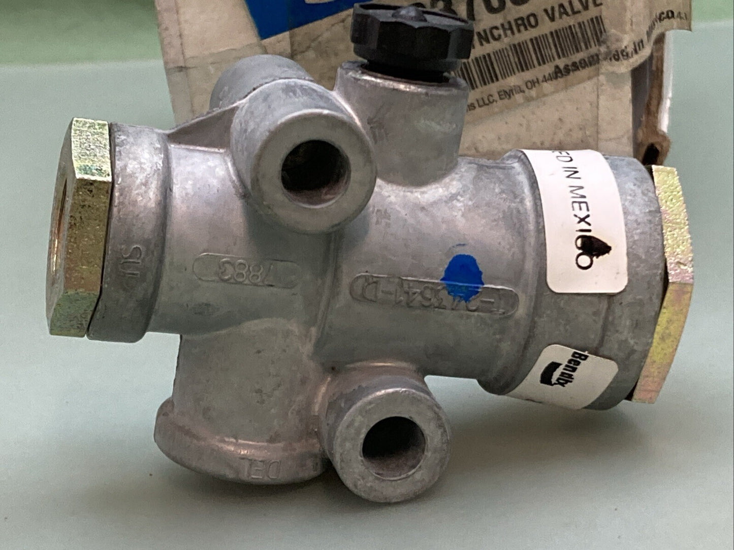 NEW GENUINE BENDIX 283700N 71 psi 1/4"-18 NPT Control Port Synchronizing Valve