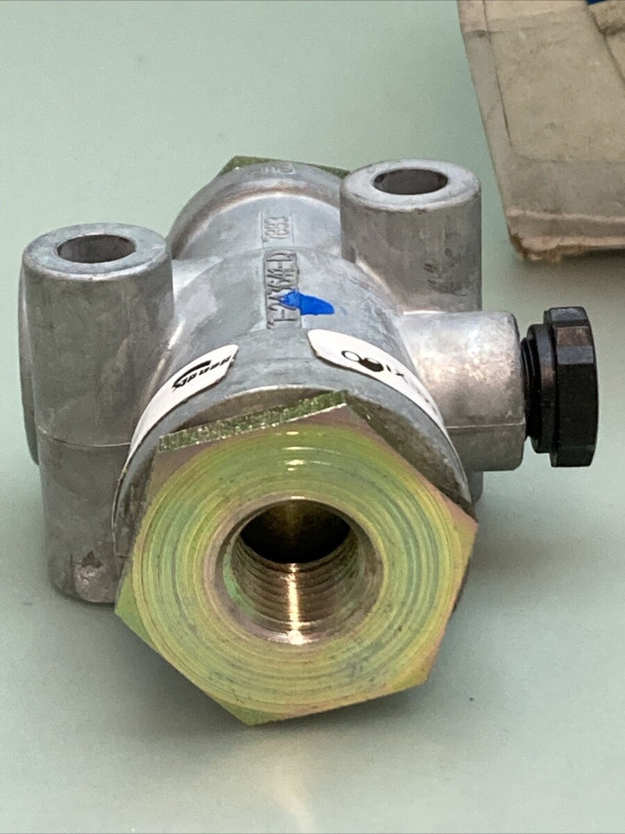 NEW GENUINE BENDIX 283700N 71 psi 1/4"-18 NPT Control Port Synchronizing Valve