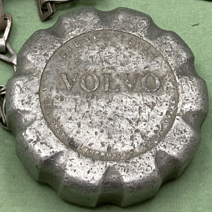 NEW GENUINE VOLVO 20745985 FUEL CAP NON-LOCKING W/ 12" CHAIN