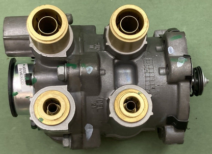 NEW GENUINE BENDIX 3519692C92 VALVE AIR BRAKE FOOT