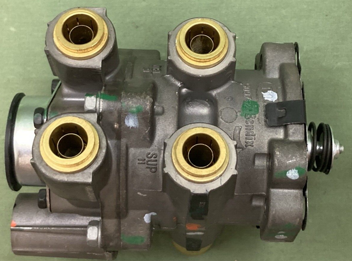 NEW GENUINE BENDIX 3519692C92 VALVE AIR BRAKE FOOT