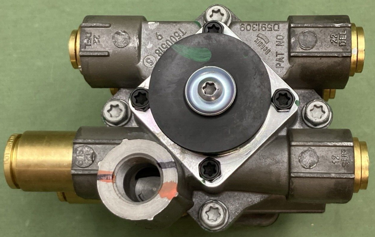 NEW GENUINE BENDIX 3519692C92 VALVE AIR BRAKE FOOT
