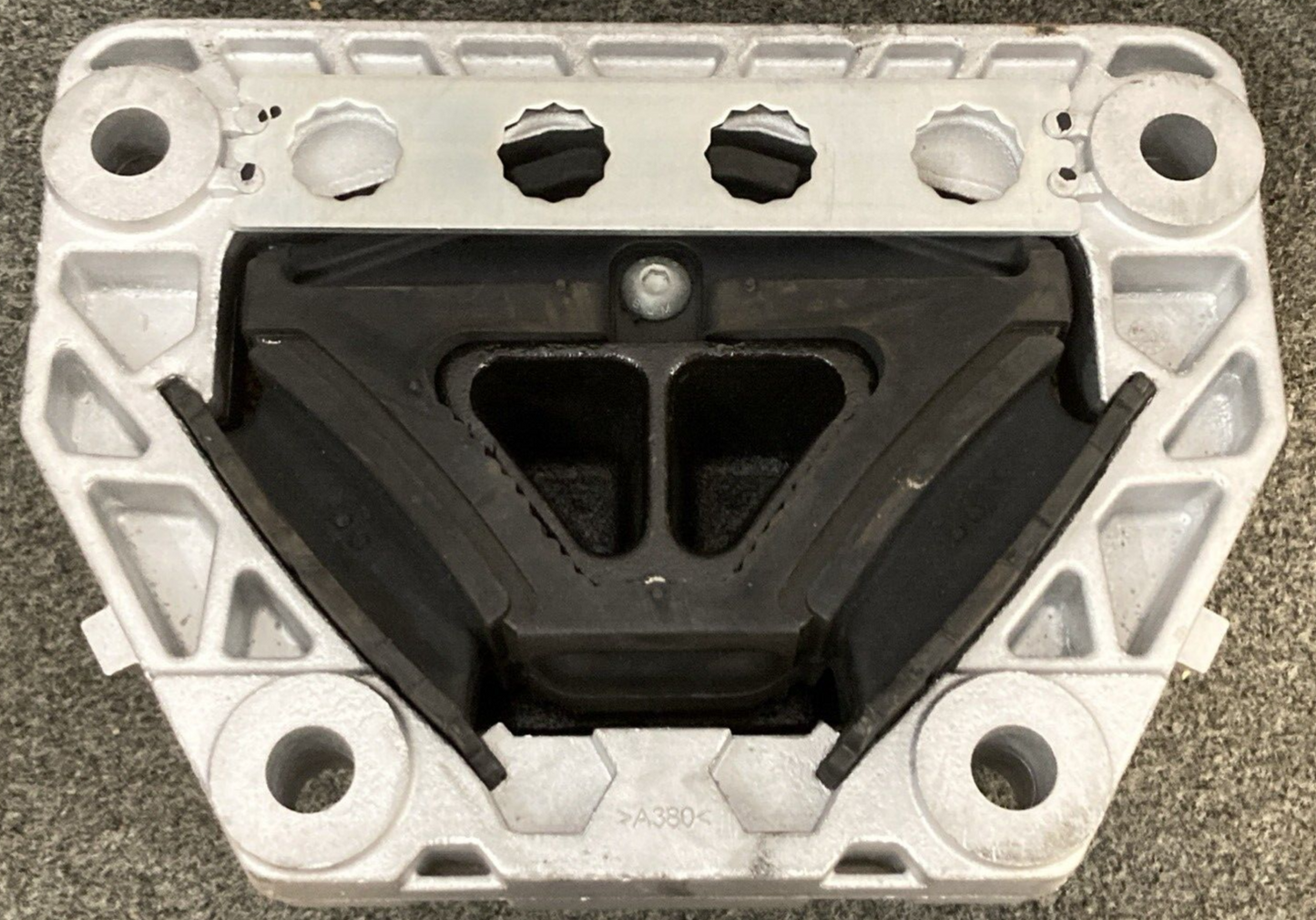 NEW GENUINE PETERBILT A85-2144-002 REAR ENGINE MOUNT BRACKET