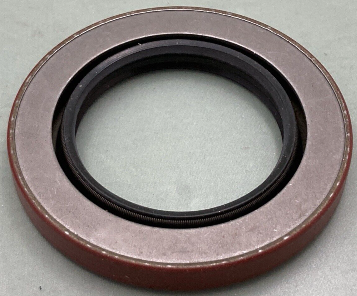 NEW GENUINE FEDERAL MOGUL 413470 OIL SEAL 2.125 X 3.371 X 0.375