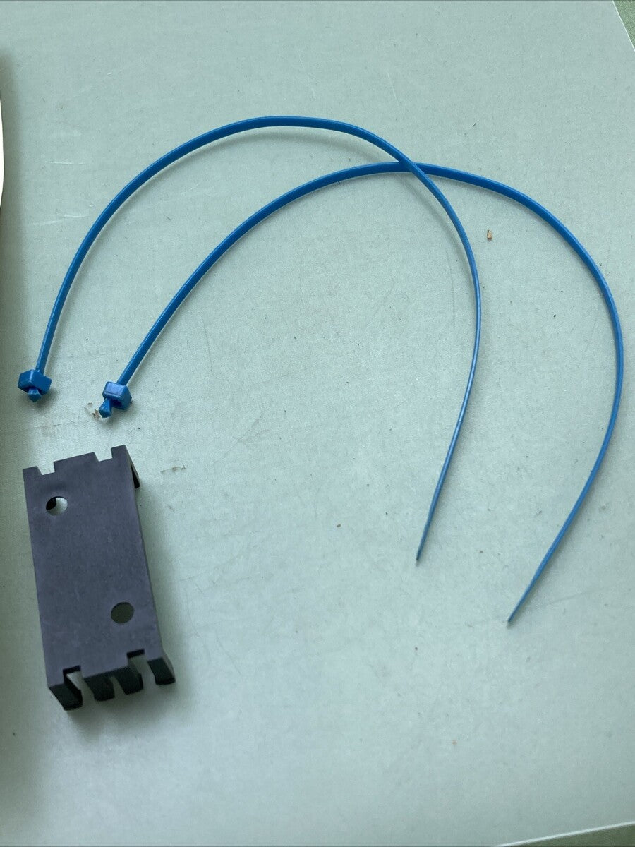 NEW MERCURY QUICKSILVER 79146/47764 RETAINER CONNECTOR AND STA-STRAPS