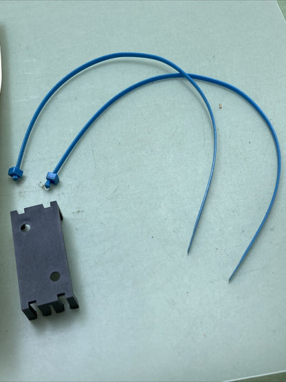 NEW MERCURY QUICKSILVER 79146/47764 RETAINER CONNECTOR AND STA-STRAPS