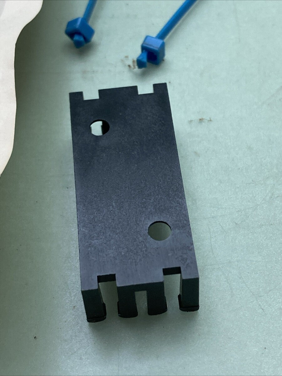NEW MERCURY QUICKSILVER 79146/47764 RETAINER CONNECTOR AND STA-STRAPS