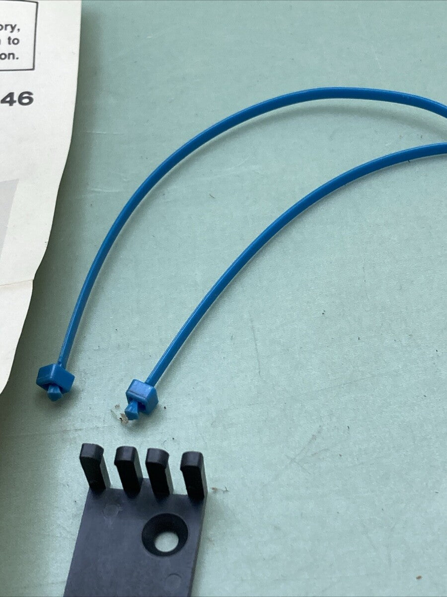 NEW MERCURY QUICKSILVER 79146/47764 RETAINER CONNECTOR AND STA-STRAPS