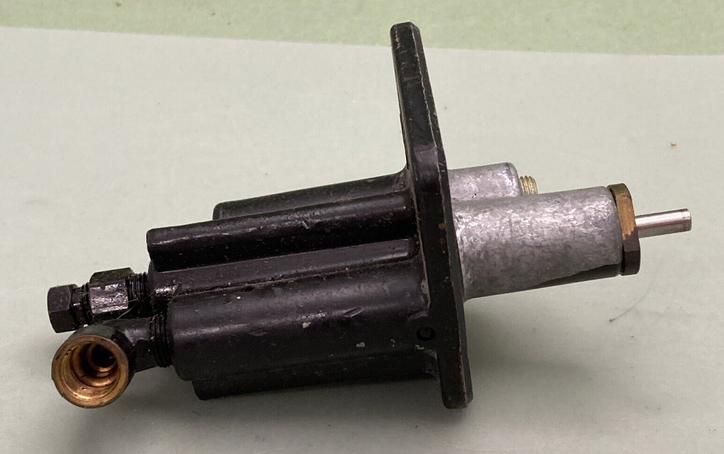 NEW GENUINE MERCURY QUICKSILVER 54951A2 VALVE ASM REVERSE LOCK 330 MIE GM 454 V8