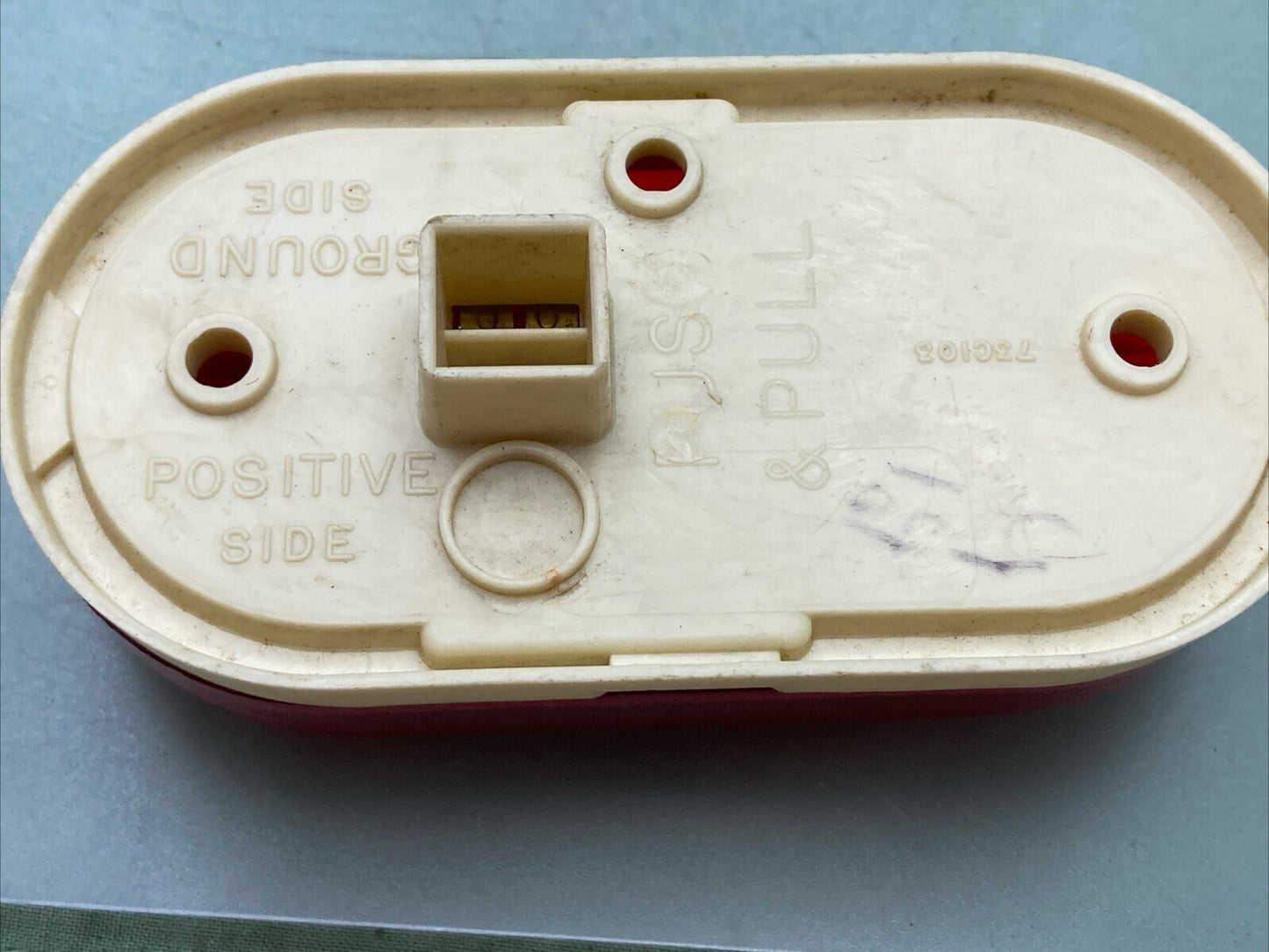 NEW REFLECT-O-LITE 400 SAE-P2-71 RED LIGHT CASING 73C103