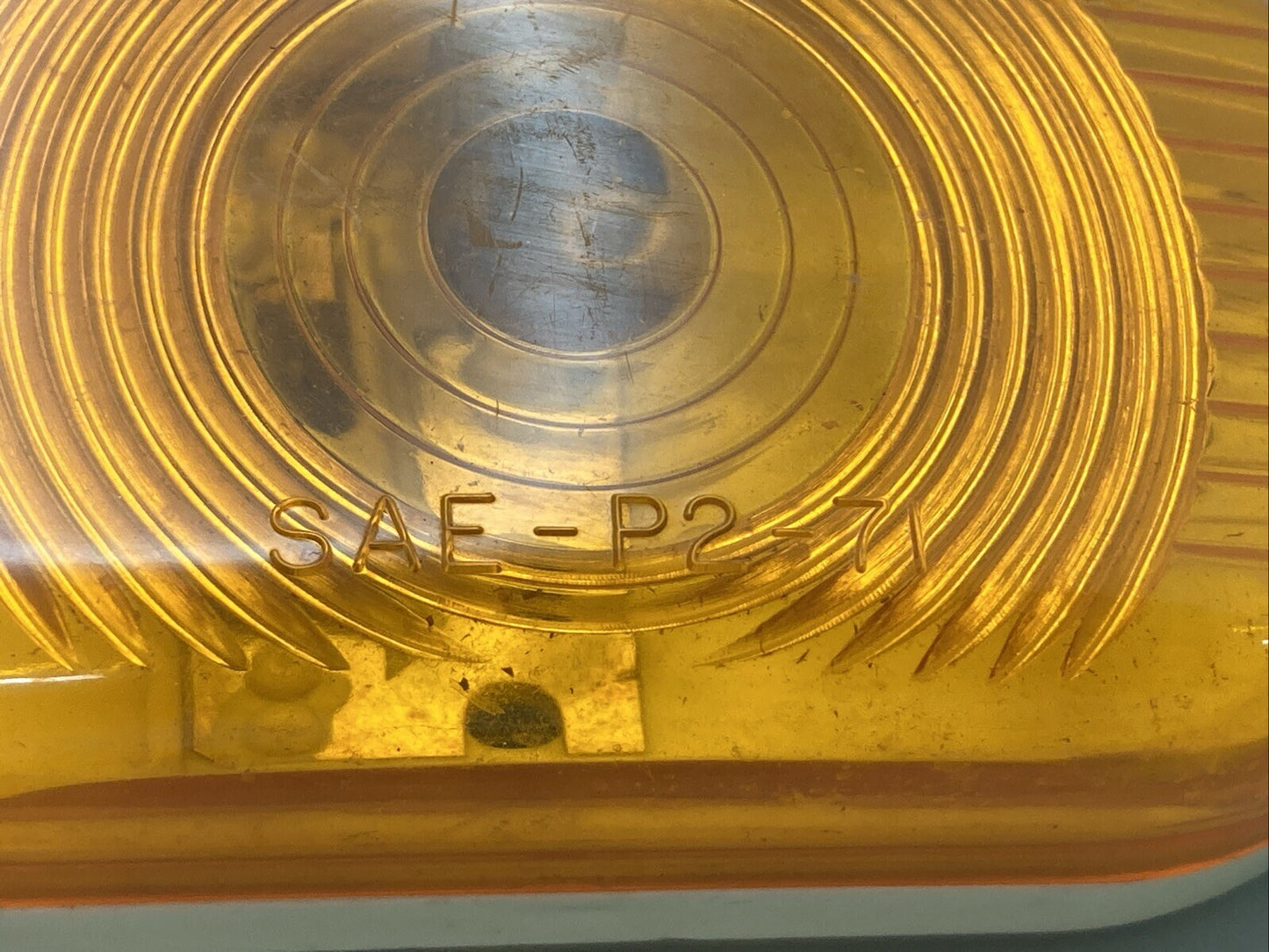 NEW REFLECT-O-LITE 400 SAE-P2-71 AMBER LENS CASING 73C103